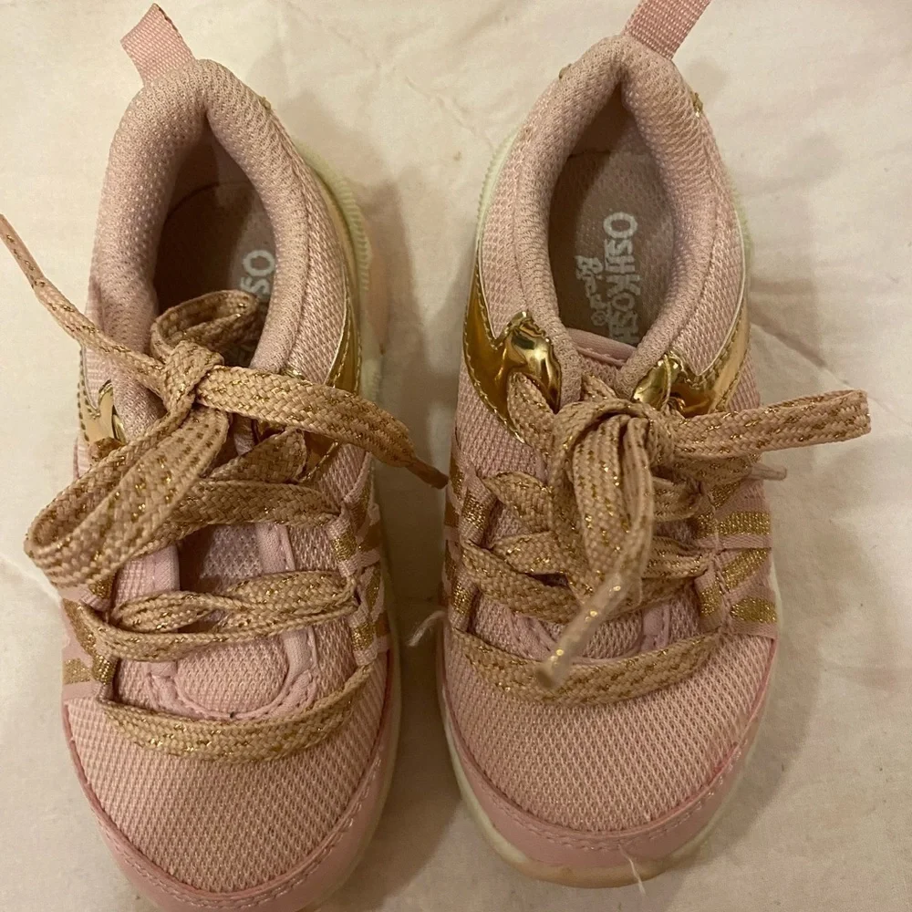 Oshkosh B’gosh Sneakers size 7 (FL)